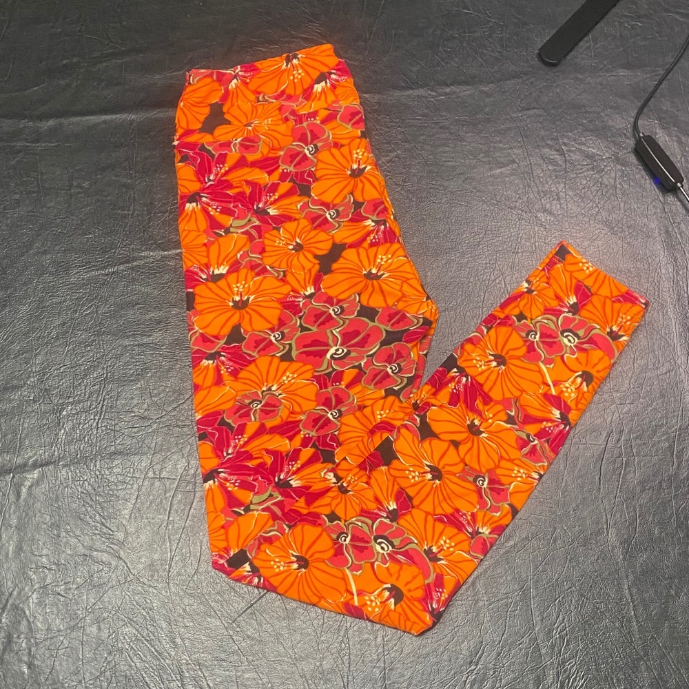 NWOT LulaRoe OS Leggings